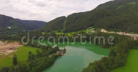 奥地利上奥地利克劳斯湖视频的预览图
