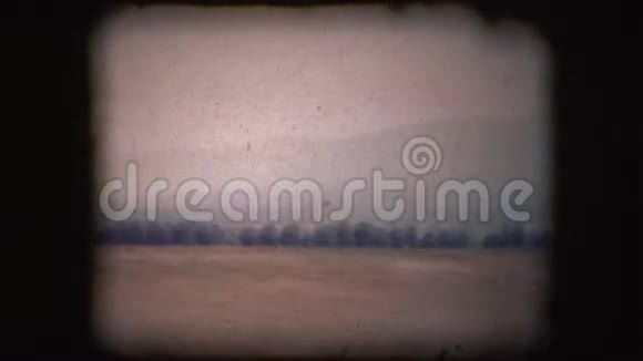 老式8毫米胶片透过车窗视频的预览图