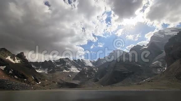 山湖和云塔日基斯浑湖视频的预览图