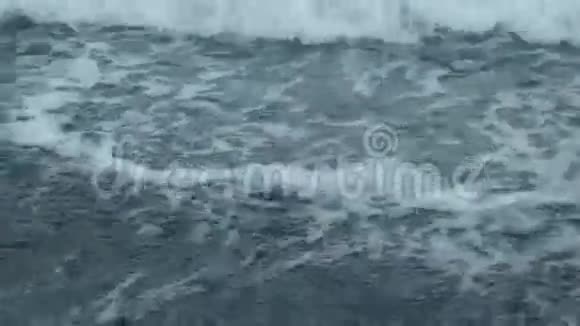 海浪和泡沫的纹理视频的预览图