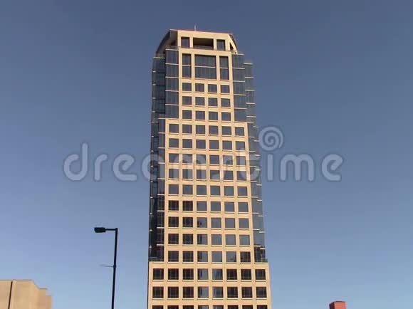 凤凰城市中心的办公楼视频的预览图