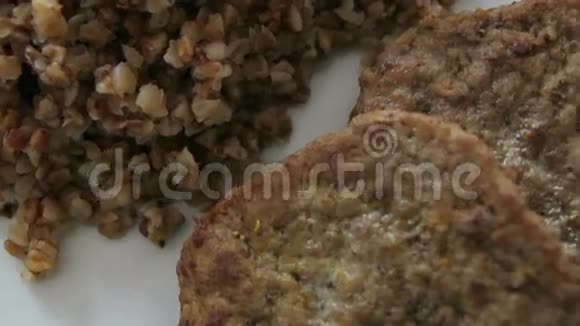 有机肉汉堡的荞麦有机食品视频的预览图