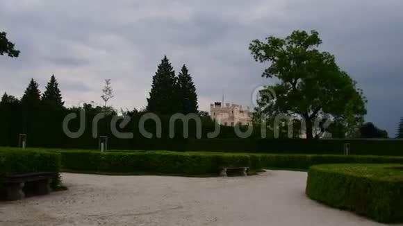 宫殿莱德尼斯城堡和城堡花园莱德尼斯城堡教科文组织世界遗产在南摩拉维亚4K视频的预览图