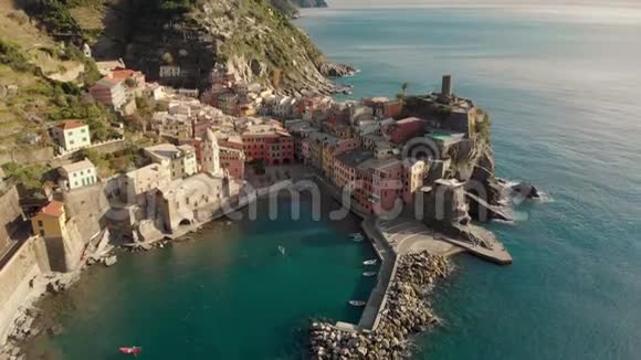 弗纳斯扎著名的CinqueTerre镇利古里亚意大利北部视频的预览图