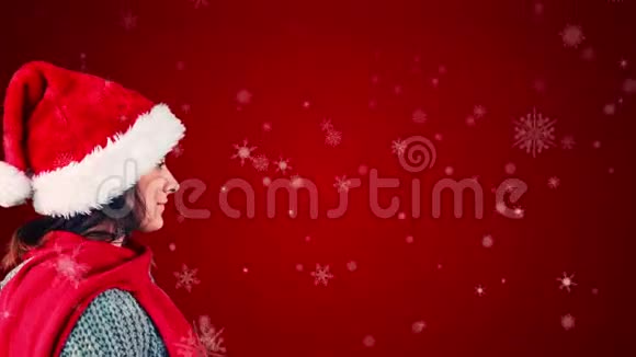 喜庆的棕发女郎吹着神奇的圣诞祝福视频的预览图