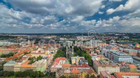 捷克共和国维特科夫纪念碑顶部的布拉格时间推移全景视频的预览图