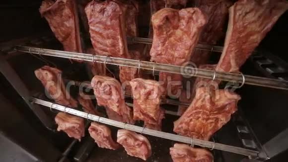 工厂仓库熏肉熏排骨肉类加工厂视频的预览图