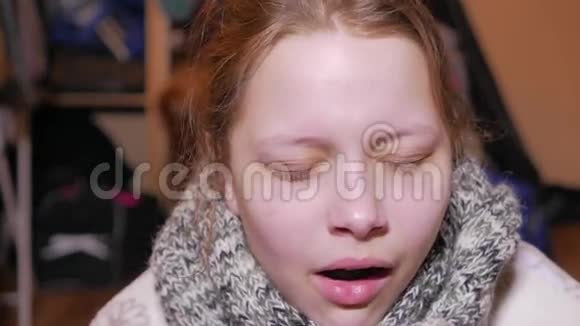 有流感或感冒的少女4UHDK视频的预览图