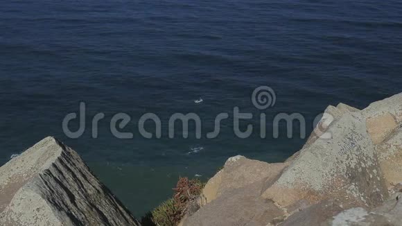 葡萄牙卡波达罗卡的岩石和悬崖视频的预览图