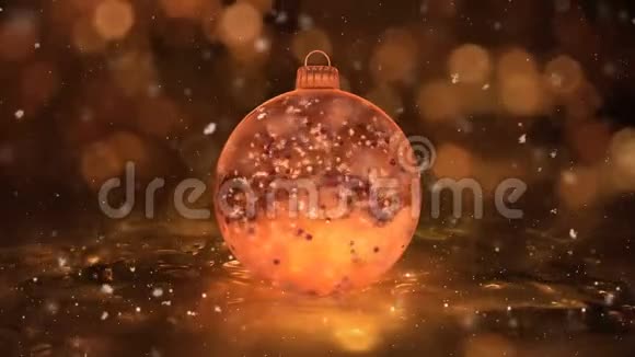 圣诞旋转金冰玻璃包雪花红球背景环视频的预览图