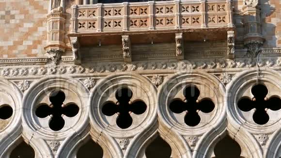 意大利威尼斯圣马可广场多格斯宫的建筑细节4K视频的预览图
