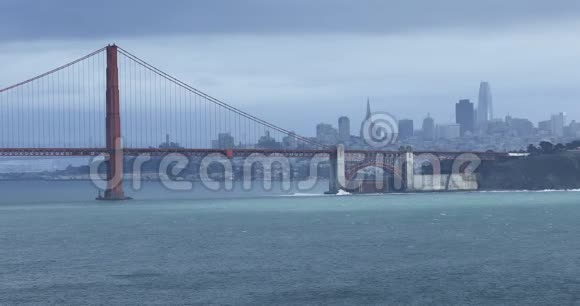 金门大桥景观与旧金山天际线4K视频的预览图