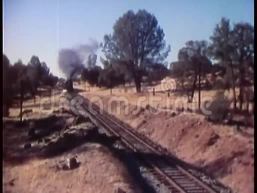 蒸汽机车穿过农村视频的预览图