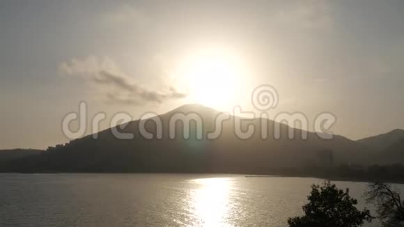 黑山山脉在夕阳下视频的预览图