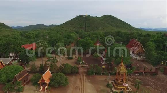 鸟瞰PHRAPHUTTHABATHTAKPA温度LAMPHUN泰国视频的预览图