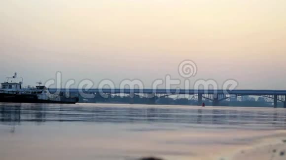 海海洋日落背景上有桥3840x2160视频的预览图