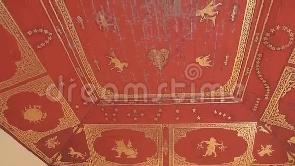 以缅甸占星术为特色的天花板壁画视频的预览图