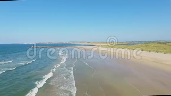 卡斯特洛克海滩大西洋德里北爱尔兰视频的预览图