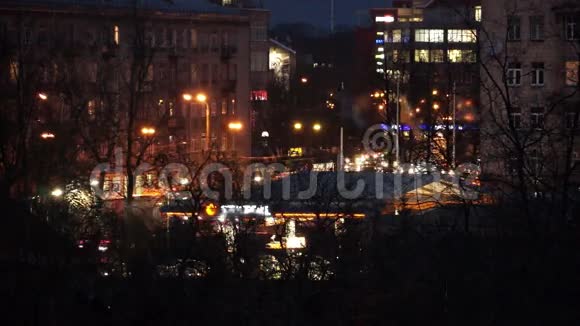 城市夜间交通密集视频的预览图
