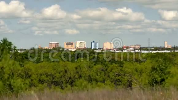 斯帕敦市天际线威奇塔瀑布德克萨斯云经过视频的预览图