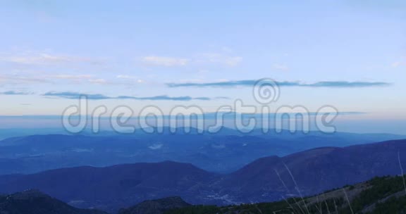西班牙4k山脉日落全景视频的预览图