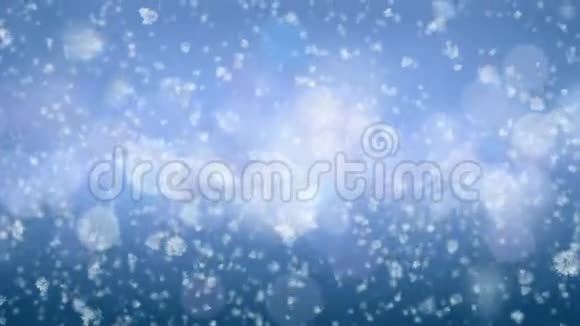 美丽的特写雪花下降缓慢无缝与DOF模糊在蓝色的背景慢动作循环3d视频的预览图