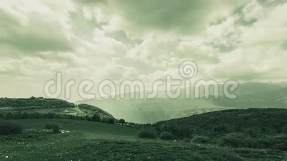 传说中的风暴云在山上视频的预览图