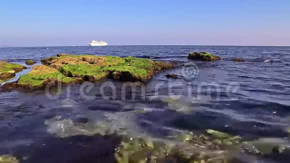 洛基海滩和客船视频的预览图