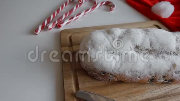 带有节日装饰的圣诞饼干视频的预览图