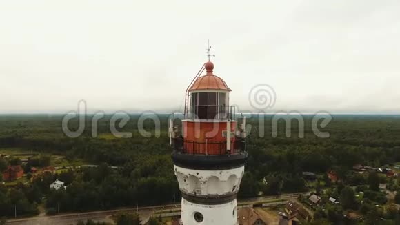 海岸上的老灯塔视频的预览图