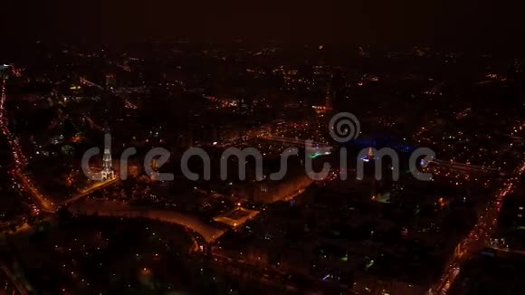 夜晚城市灯光从高处俯瞰无人机捕捉到视频的预览图