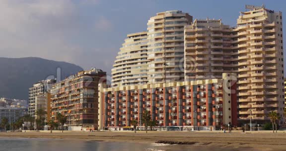 西班牙卡尔佩步行海滩4k酒店观景视频的预览图