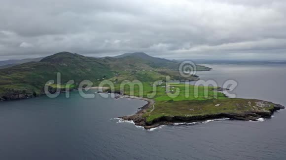 穆克罗斯海德是一个小半岛位于爱尔兰西北部的多加尔县位于基利比格斯以西约10公里处包含一个视频的预览图