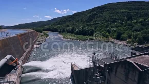 高山山区水力发电站视频的预览图