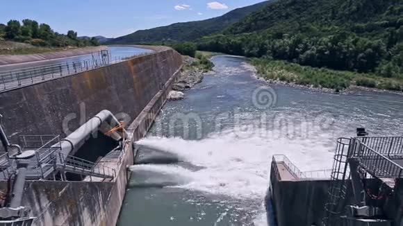 高山山区水力发电站视频的预览图