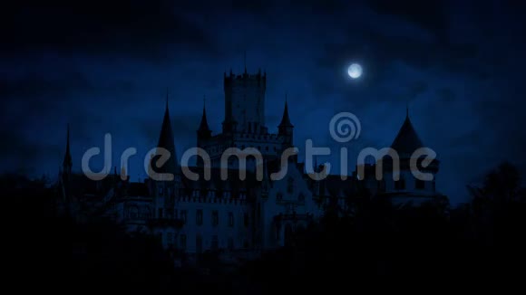 夜深人静的哥特式城堡视频的预览图