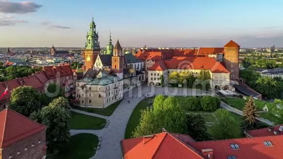 波兰克拉科夫的瓦维尔大教堂和城堡空中录像视频的预览图