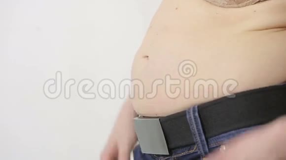 女子体脂腹前观视频的预览图