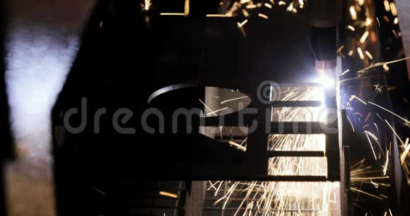 金属数控激光切割现代工业技术视频的预览图