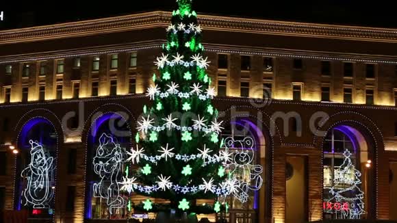 莫斯科卢比扬卡中央儿童商店的新年假日照明视频的预览图