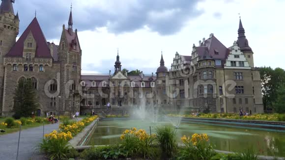 波兰美丽的莫斯科纳扎梅克城堡视频的预览图