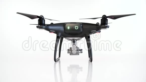 带摄像头的黑色无人机在白色背景下起飞视频的预览图
