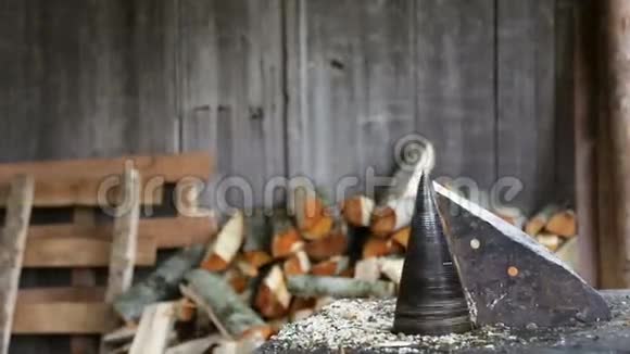 木材切割机slomo视频的预览图