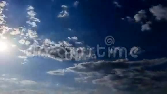 夕阳下的云时间流逝4视频的预览图