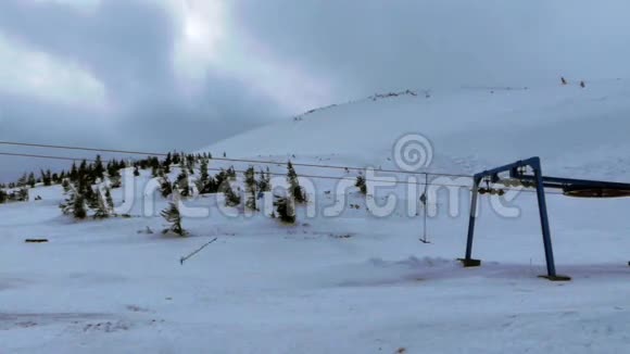 滑雪场地面提升站轮视频的预览图