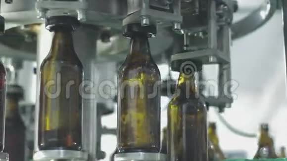 瓶装啤酒厂视频的预览图