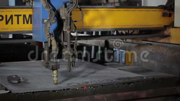工业等离子切割钢板视频的预览图