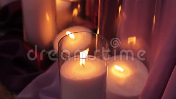 黑色背景蜡烛装饰新年圣诞节新年装饰2018年视频的预览图