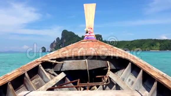 传统泰国木制长尾船骑行视频的预览图