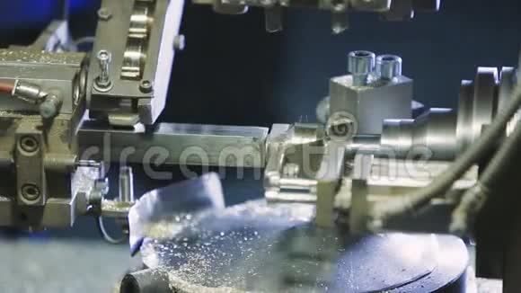 金工数控铣床切割金属现代加工技术视频的预览图